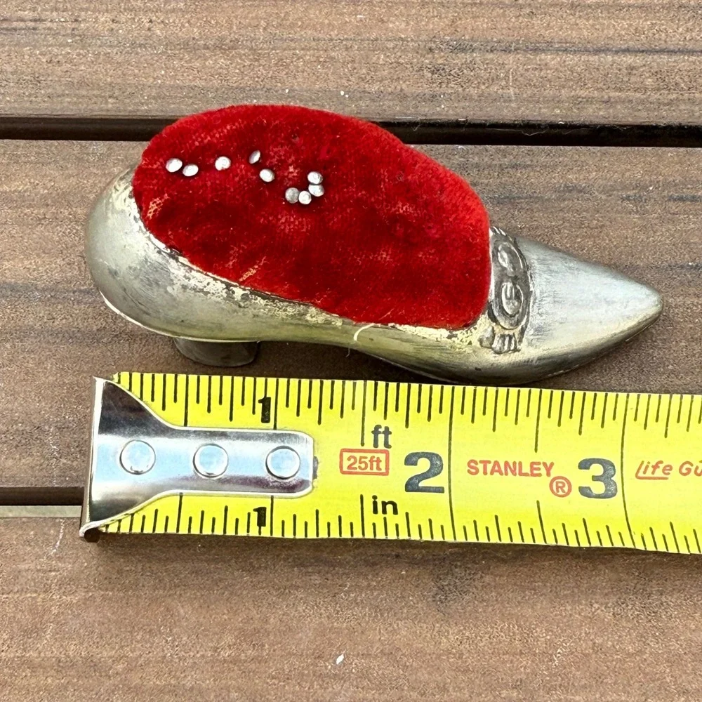 Vintage Shoe Pin Cushion Red Velvet Silver Tone‎ Metal Sewing Needle Holder